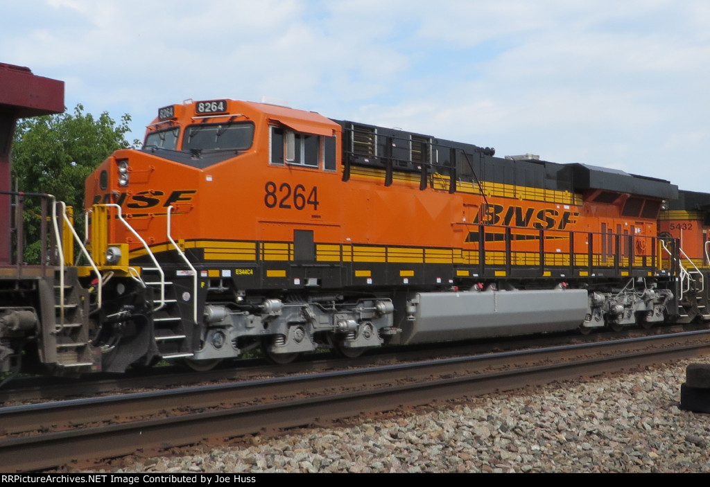 BNSF 8264